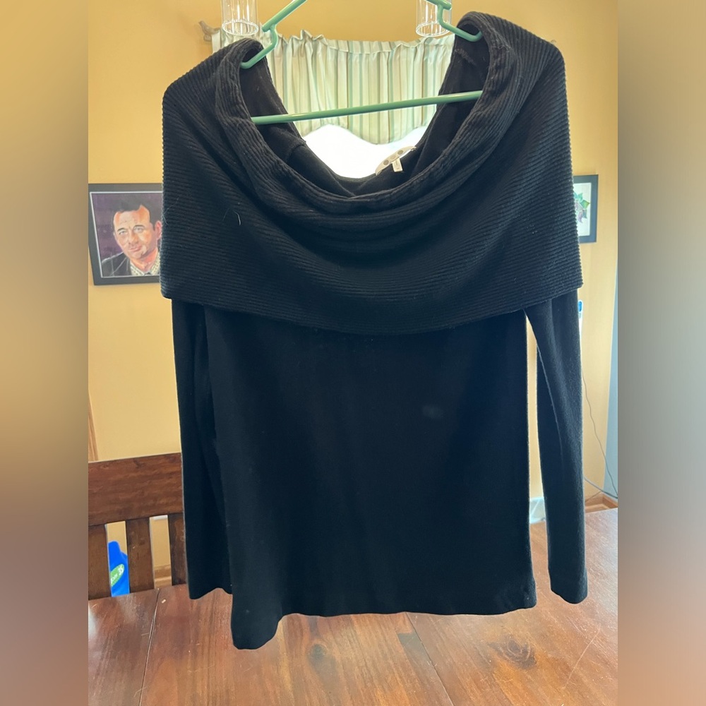 Black slouch shoulder seater with long sleeves